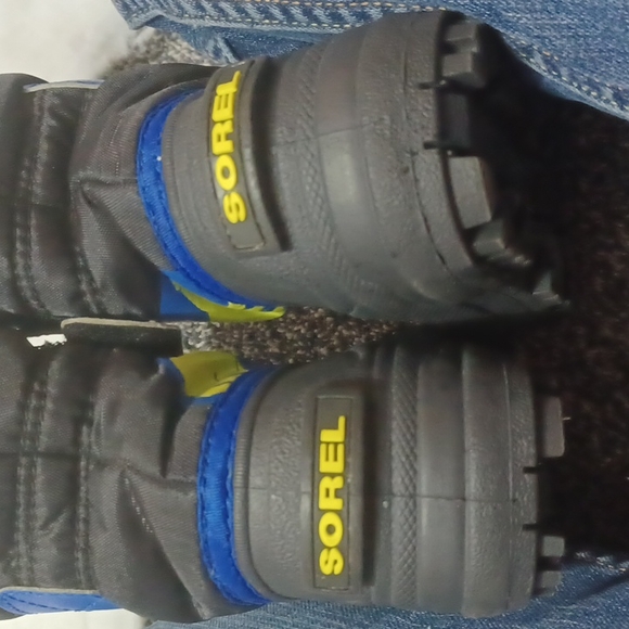 SOREL snow boots. Youth sz. 6 - Picture 7 of 8
